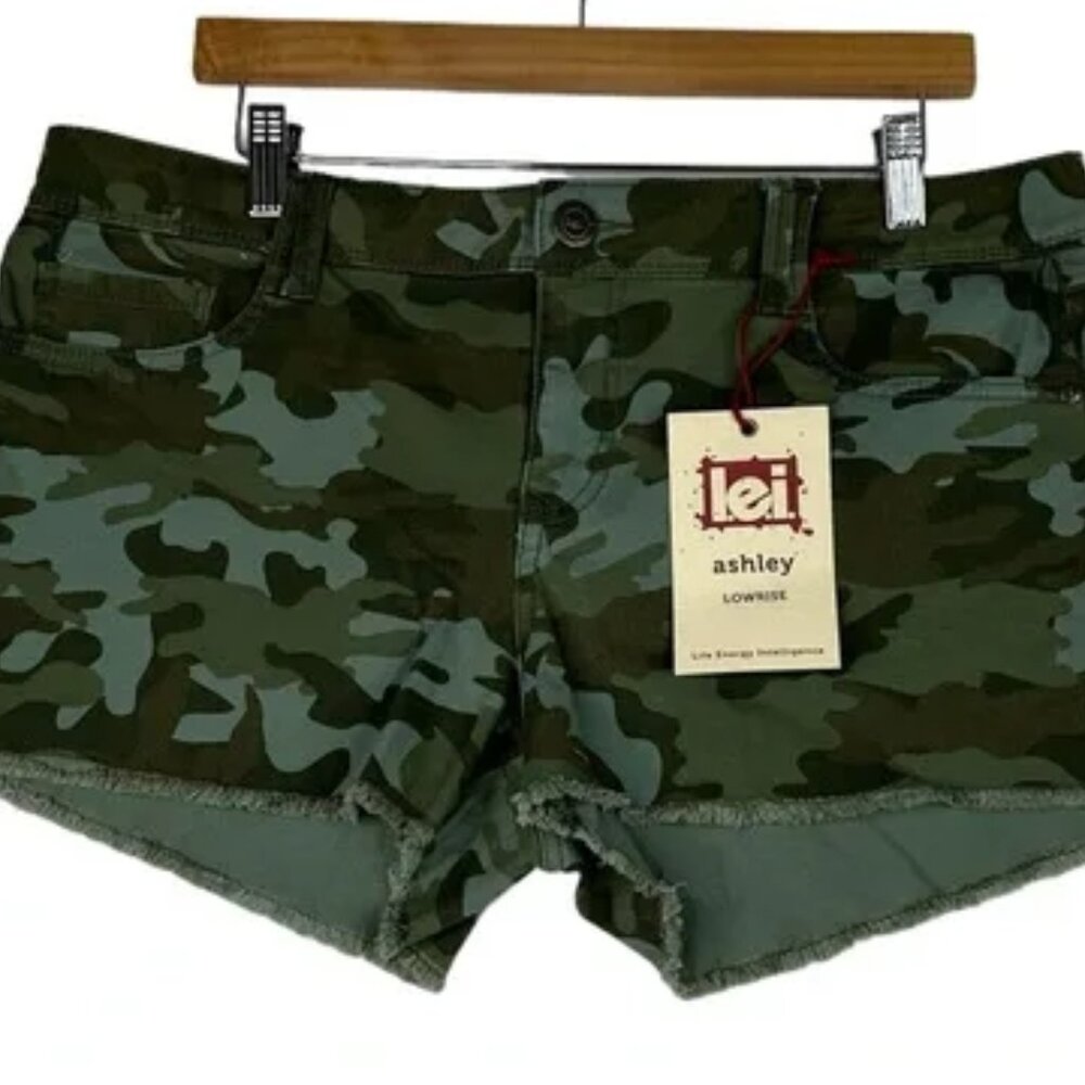 I.e.i Ashley low rise Juniors size 5 green camo fringe edge shorts